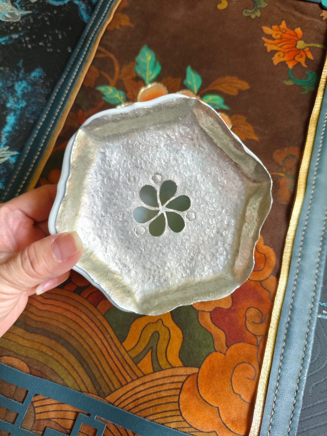 Flower-Mouth Tin-Lid Jianshui — Ceramic Body