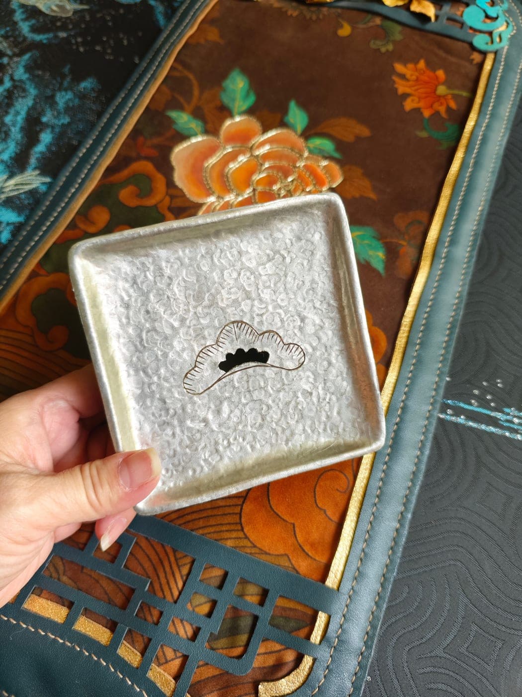 Pine Needle Tin-Lid Jianshui — Ceramic Body