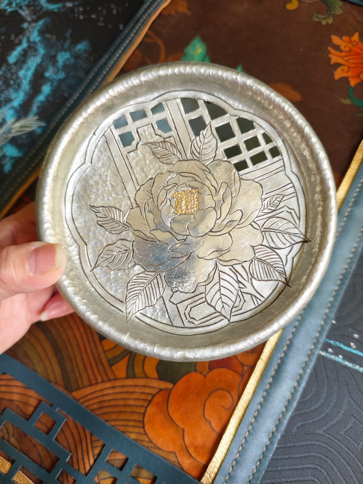 Blooming Peony tin-lid jianshui — real photo of this unit.